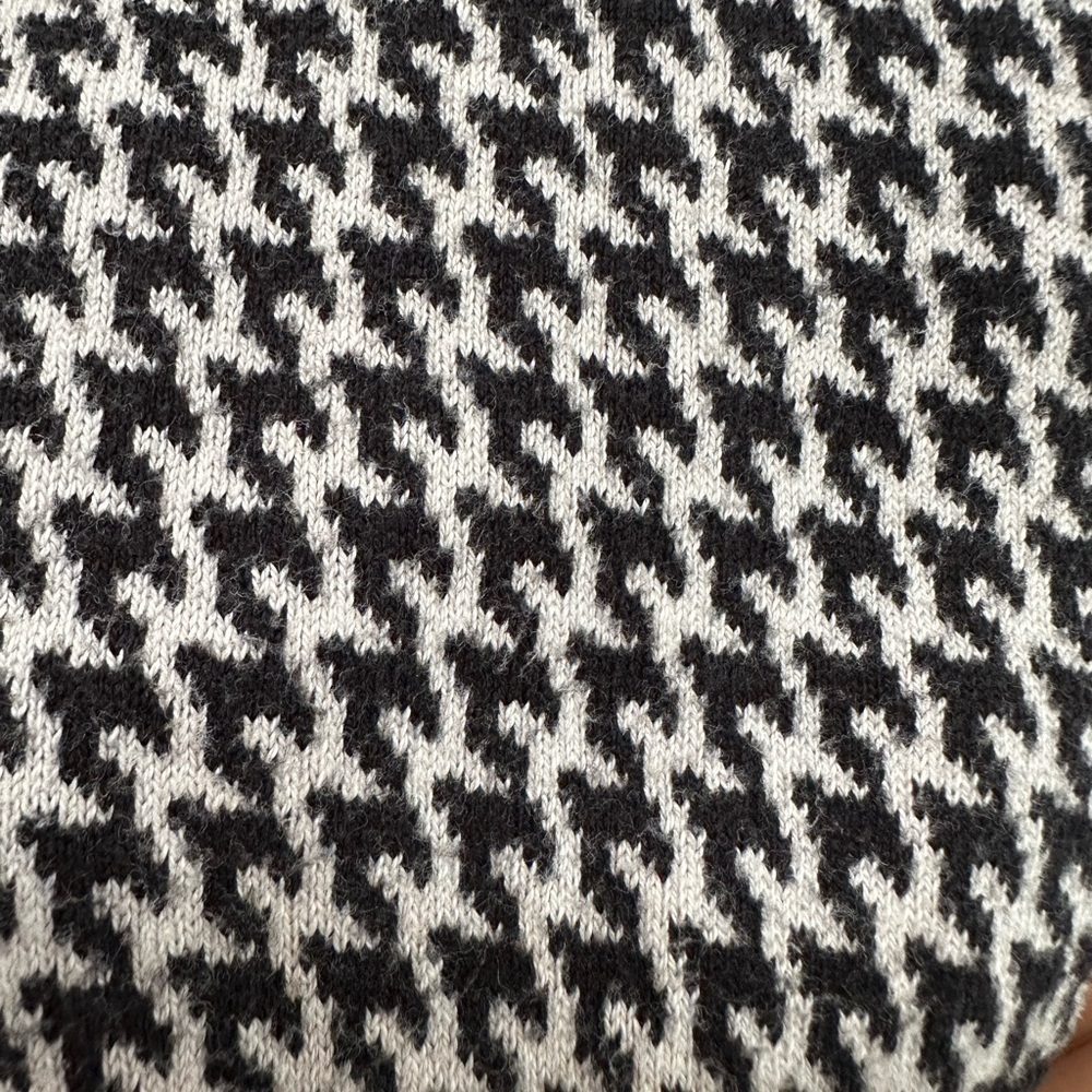 Guess Women's Black and White Sleeveless Top Size M - Picture 15 of 17